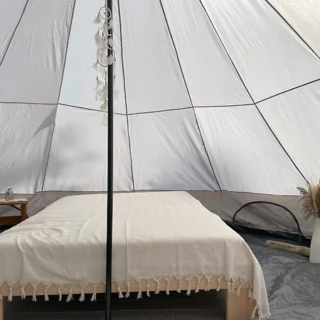 Traumhaftes Glamping-zelt In Unberuehrter *